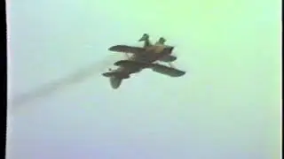 Nigel Lamb flyr oppvisning over Bl&aelig;stad