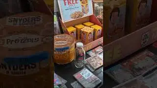 Мой сын пытается получить кредит за находки на распродажах во дворе...