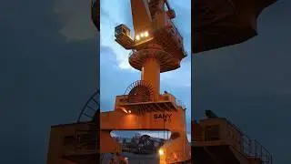 Bulk carrier grab and hook #sailing #cargoships #ships