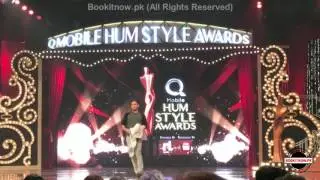 ZaidAli Performin as Desi Anti live in Hum Style Awards