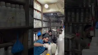 Парфюмерный магазин на рынке Шах-Алам, Лахор