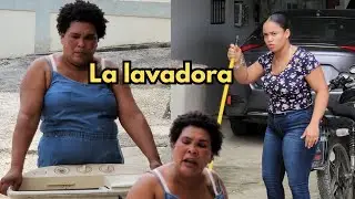 LA VECINA QUIERE LA LAVADORA NUEVA PRESTADA.