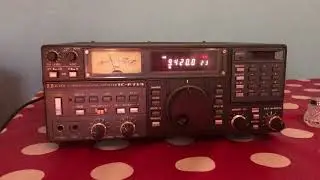 ICOM IC-R71A Ham/General Coverage Communications Receiver Demonstration