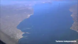 Sobrevoando Atenas e o Mar Egeu