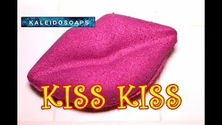 Kaleidosoaps KISS KISS Bath Bomb Demo & Review Underwater View
