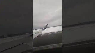 Embraer e195 windy landing in Warsaw #warsaw #airport #embraer #aviation #landing #lotpolishairlines