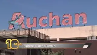 La chiusura dell'ipermercato Auchan e' stata un duro colpo per i residenti del quartiere - Canale 10