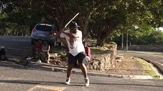 La vitilla, el juego callejero que afina la destreza de los beisbolistas dominicano