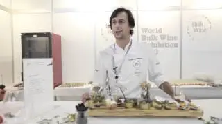 Participants in the World Bulk Wine Exhibition 2013: Kike Pi&ntilde;eiro