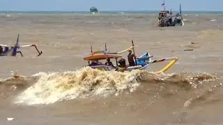 Badai&Ombak siang ini 10.47wib24.10.2022 di Puger