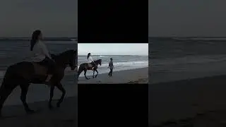Artis Jepang Berkuda Di Pantai Saba, Gianyar, Bali...
