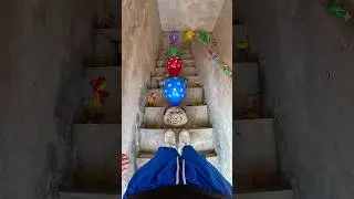 👣🎈💥Challenge the staircase obstacle course and pop the colorful balloons!#shorts