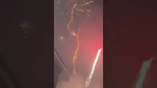 222 shot van vuurwerk toppers.NL van pro explosie Gelukkig nieuwjaar iedereen