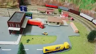Roco BR 215 with 4 Gondolas
