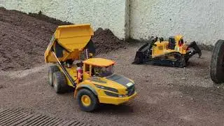 Upgraded Huina 1592 loading trucks 