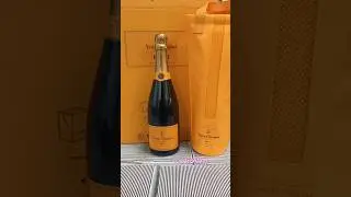 top champagne yellow label