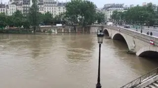 Seine River Rapidly Flooding Its Banks...