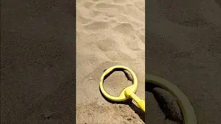 🔥 Unexpected Find! Dug Up a Lighter on Miami Beach! #MiamiBeachFinds #LostAndFound #MetalDetecting