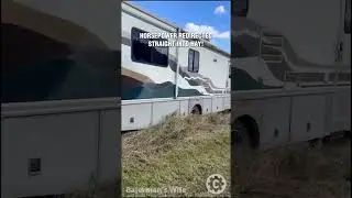 Улучшение фермерского хозяйства Redneck: автодом против тюков сена!