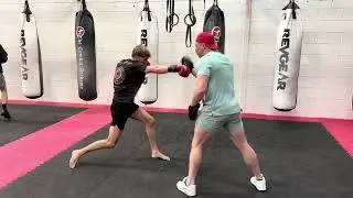 Sonny Greaves | Kickboxing Pad Work | The Combat Academy |
