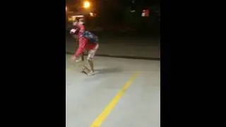 Caindo de skate😂😂