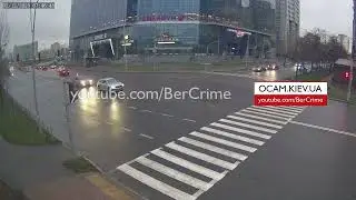 ДТП. Skoda Kamiq 2023 проти Hyundai Elantra 2017. Дніпровська наб, SilverBreeze (2025.12.02 - 07:46)