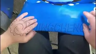 Automatic grommet attaching machine for plastic eyelet