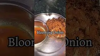 कांद्यापासून बनवा स्वादिष्ट नवीन पदार्थ | blooming onion recipe | #shorts