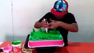 Pastel decorado tipo bosque (arbolitos de crema)