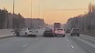 A warning triangle could have prevented a traffic jam on the highway.