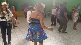 La colocha a venido con ganas de bailar 😲😂🤣