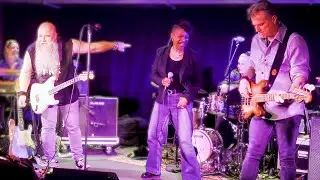 BLUEDÖG - Mahogany Hall Bern -  Philipp Phipu Gerber & Freda Goodlett