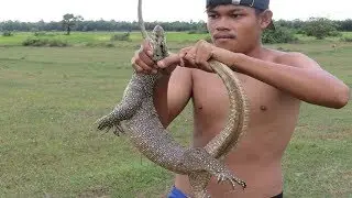 Good idear!! Brave Man Make Primitive Komodo Dragon Trap At Rice Field To Catch and Attacked With