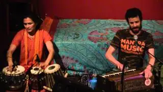 Kalakar Kirtan - De Darshana Me Devi Ma 2015-01-24 Bhakti Yoga Shala