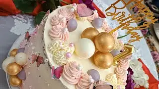 اروووع و ألذ طورطة عيد ميلاد كتجمع بين الكراميل و القرمشة🤩🤩. رااااائعة بكل ما في الكلمة من معنى 💯💯❤️