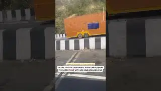 How all the cars breakdown at same time 🤔🤔  #car #breakdown #mumbaipuneexpressway #kia #tata #vw