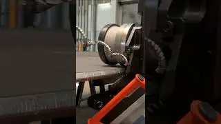 Chanfrein sur t&ocirc;le acier &eacute;paisse avec la chanfreineuse UZ29 #bevellingmachine #machine #bevelling