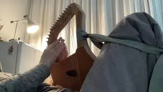 The South Wind - played on a chromatic lyre