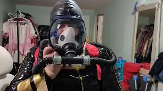 PVC Anya Testing the Qianzhik Gasmask with Randoseru