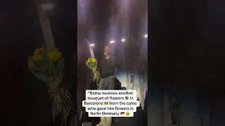 Rema receives a bouquet of flowers from a fan❤️