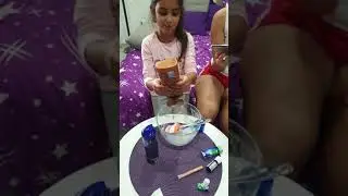 Kendra első slime k&eacute;sz&iacute;t&eacute;se