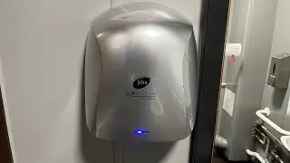 PHS Airstream Vitesse Hand Dryer at Wetherspoons - Leeds Train Station 🚼♿️