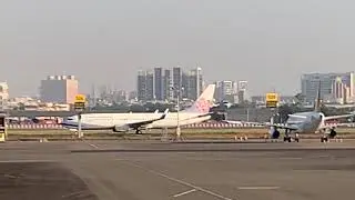中華航空Boeing 737-8AL(B738)編號B-18662窄體客機🇹🇼高雄小港KHH🛩️09跑道頭