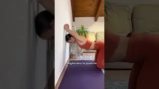 #mobilit&agrave; e #flessibilit&agrave; di #spalle e #schiena al muro. #yoga #yogaitalia #fitness #postura