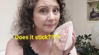 Do breast prostheses stick to your skin?