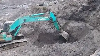 sand mining in Indonesia using heavy equipment - andhry ex