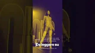 Elodie indossa un custom look Ferrari per il suo tour.