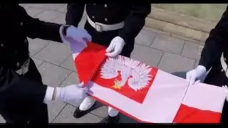 Jak powinno się składać polską flagę