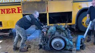 Oldtimer Elektro-Bus: Motor Ausbau Crown Super Coach Engine DinnerHopping - BEST DINNER ON THE ROAD