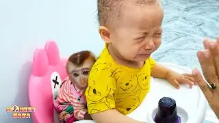 Monkey Kaka hugs and flatters Baby Diem who is lazy to eat